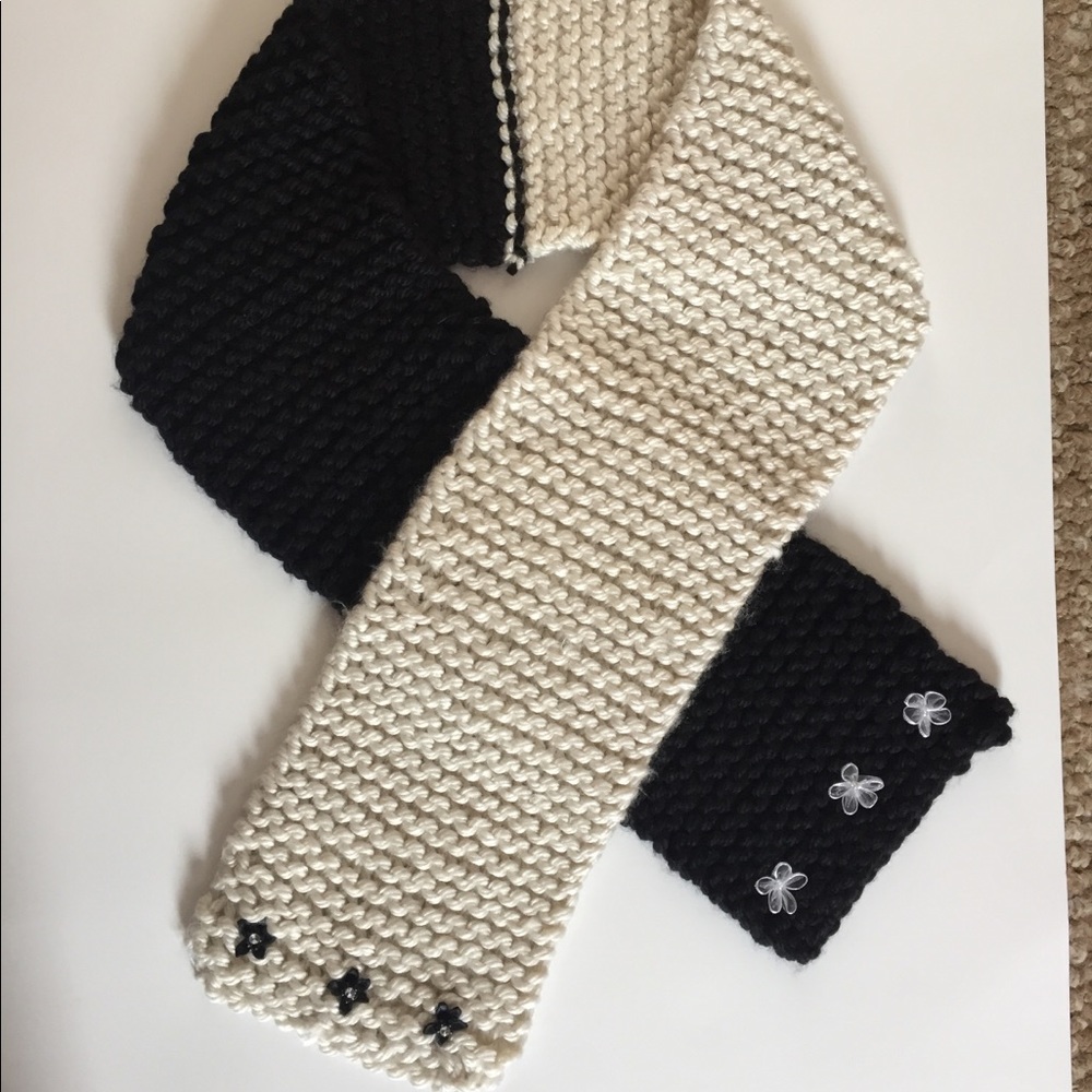 Hand Knitted Homemade Scarf - NEW